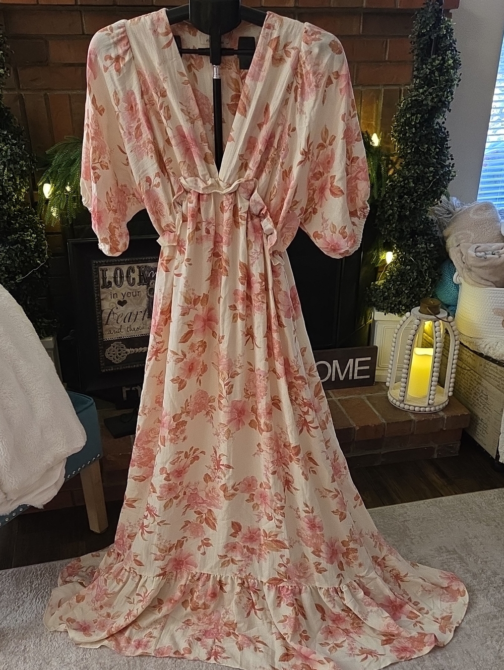 NWT Floral V-Neck Maxi Dress in Pink and Cream - Picture 2 of 14